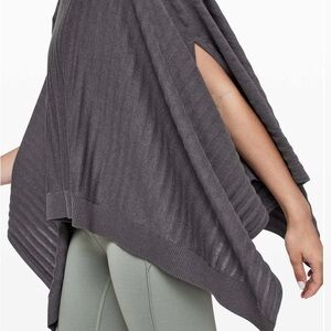 lululemon athletica ~ Forward Flow Poncho heathered moonwalk gray, one size